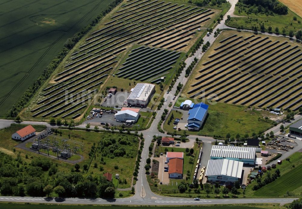 Greußen aus der Vogelperspektive: Solarpark in Greußen im Bundesland Thüringen