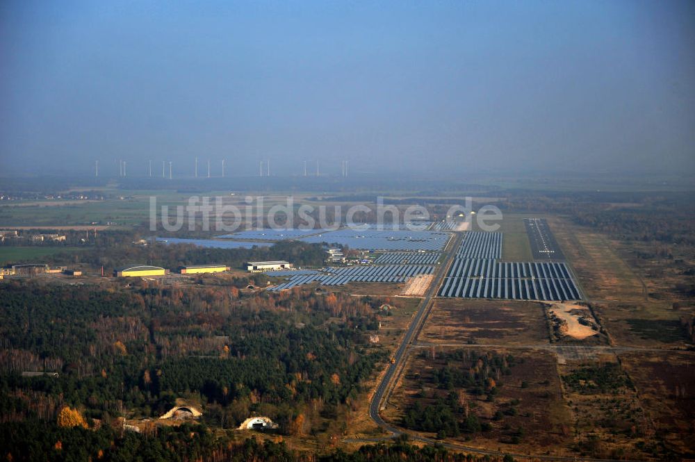 Falkenberg / Lönnewitz von oben - Solarpark Lönnewitz auf dem Flugplatz Falkenberg / Lönnewitz