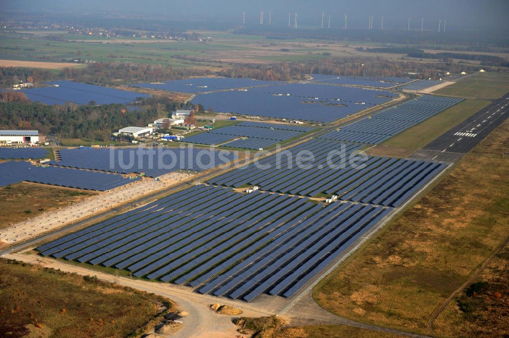 Luftaufnahme Falkenberg / Lönnewitz - Solarpark Lönnewitz auf dem Flugplatz Falkenberg / Lönnewitz