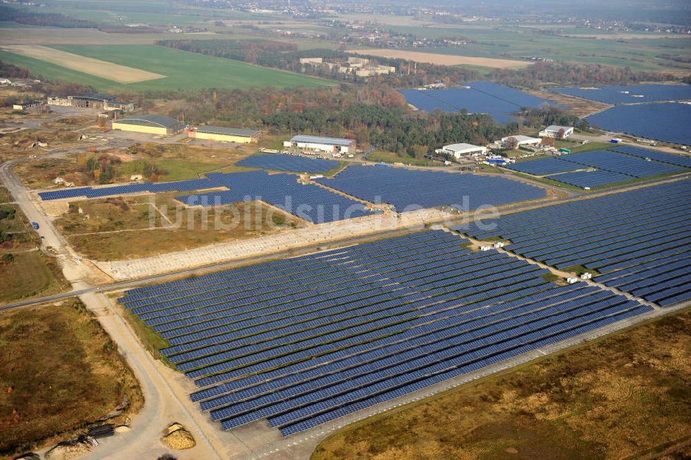 Falkenberg / Lönnewitz von oben - Solarpark Lönnewitz auf dem Flugplatz Falkenberg / Lönnewitz