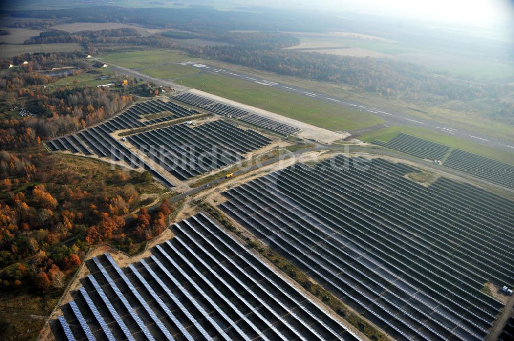 Falkenberg / Lönnewitz von oben - Solarpark Lönnewitz auf dem Flugplatz Falkenberg / Lönnewitz