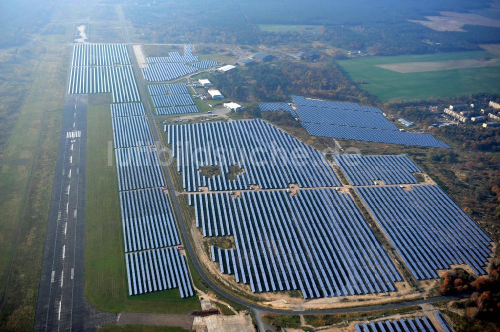 Luftaufnahme Falkenberg / Lönnewitz - Solarpark Lönnewitz auf dem Flugplatz Falkenberg / Lönnewitz