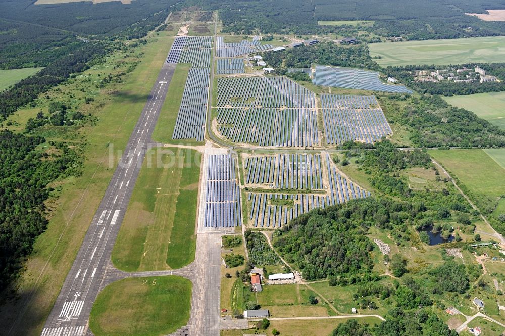 Luftaufnahme Falkenberg / Elster - Solarpark Lönnewitz auf dem Flugplatz Falkenberg-Lönnewitz im Bundesland Brandenburg