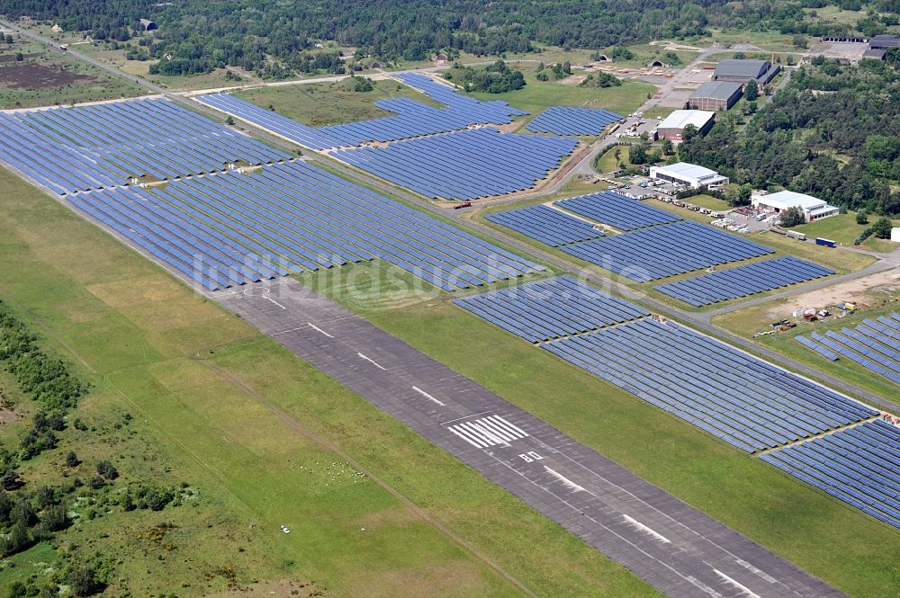 Falkenberg / Elster aus der Vogelperspektive: Solarpark Lönnewitz auf dem Flugplatz Falkenberg-Lönnewitz im Bundesland Brandenburg