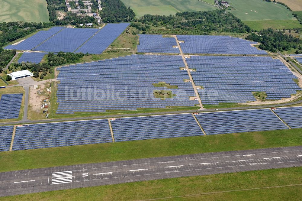 Luftaufnahme Falkenberg / Elster - Solarpark Lönnewitz auf dem Flugplatz Falkenberg-Lönnewitz im Bundesland Brandenburg