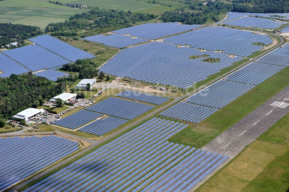 Luftbild Falkenberg / Elster - Solarpark Lönnewitz auf dem Flugplatz Falkenberg-Lönnewitz im Bundesland Brandenburg