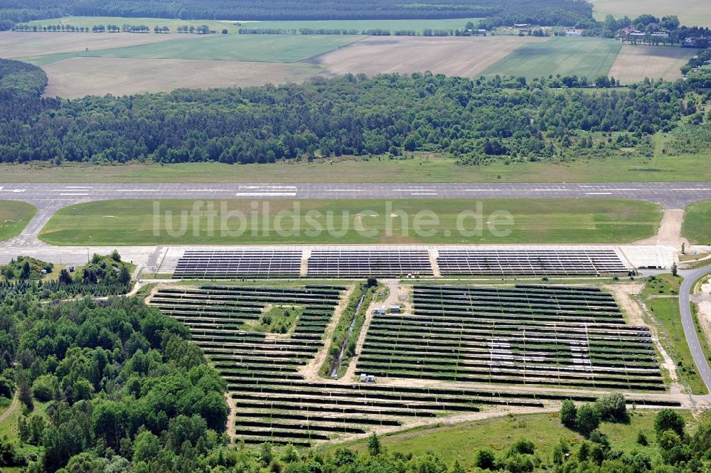 Luftaufnahme Falkenberg / Elster - Solarpark Lönnewitz auf dem Flugplatz Falkenberg-Lönnewitz im Bundesland Brandenburg