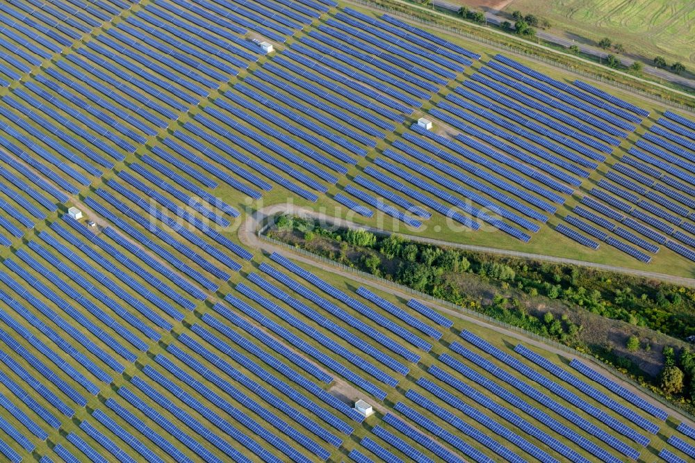 Helbra aus der Vogelperspektive: Solarpark im Osten von Helbra im Bundesland Sachsen-Anhalt