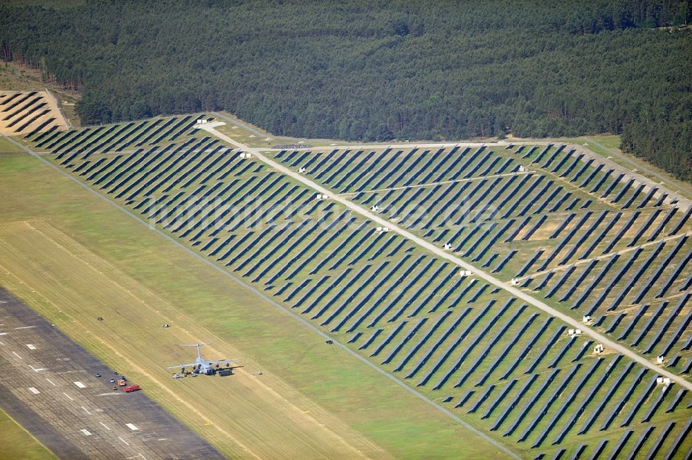 Luftbild Drewitz - Solarpark / Photovoltaikanlage auf dem Flugplatz Cottbus-Drewitz im Bundesland Brandenburg