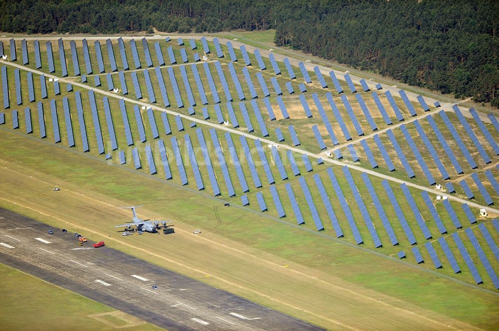 Luftaufnahme Drewitz - Solarpark / Photovoltaikanlage auf dem Flugplatz Cottbus-Drewitz im Bundesland Brandenburg