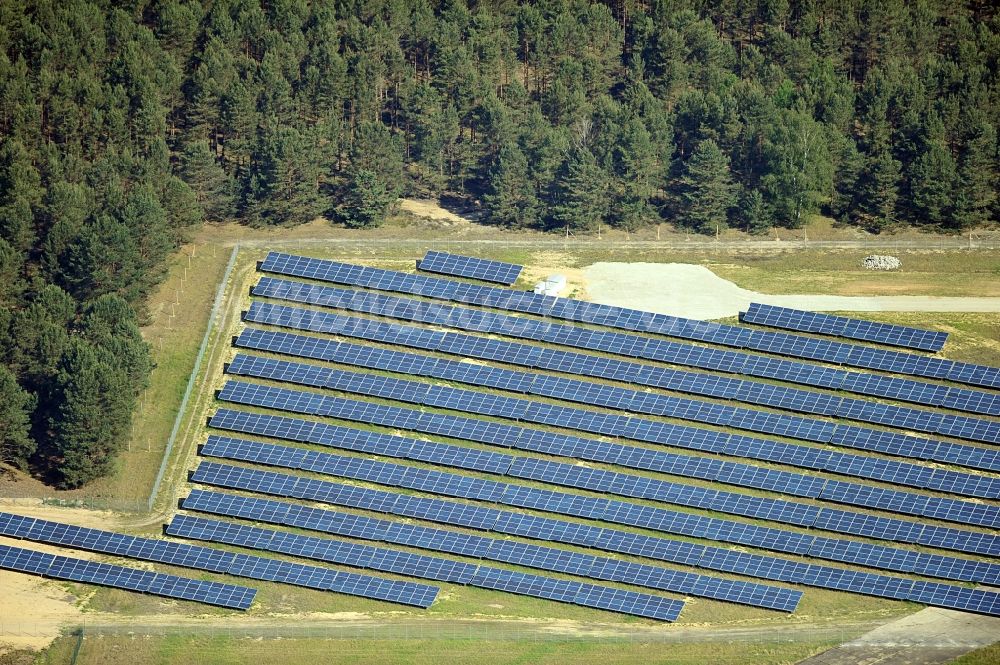 Luftaufnahme Drewitz - Solarpark / Photovoltaikanlage auf dem Flugplatz Cottbus-Drewitz im Bundesland Brandenburg