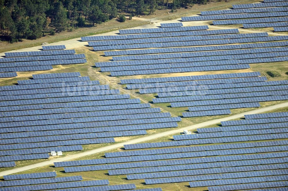 Luftaufnahme Drewitz - Solarpark / Photovoltaikanlage auf dem Flugplatz Cottbus-Drewitz im Bundesland Brandenburg