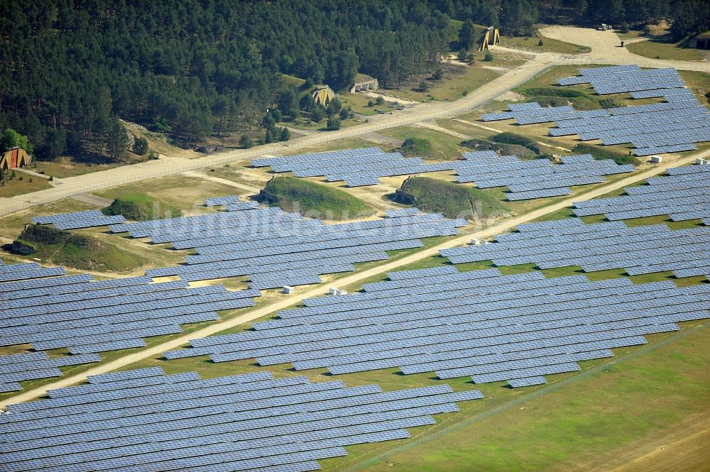 Luftbild Drewitz - Solarpark / Photovoltaikanlage auf dem Flugplatz Cottbus-Drewitz im Bundesland Brandenburg