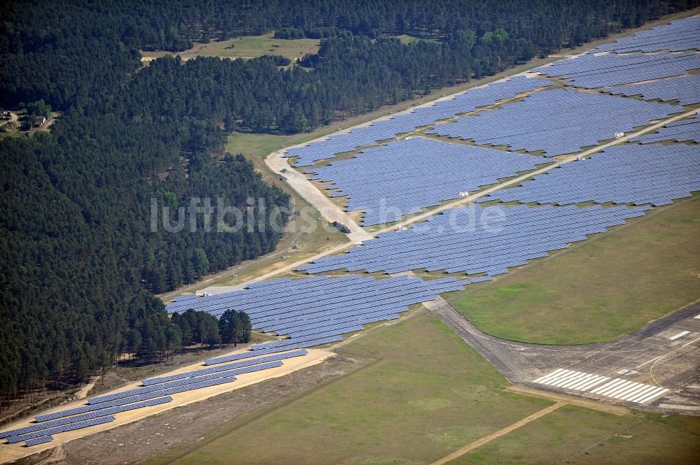 Luftaufnahme Drewitz - Solarpark / Photovoltaikanlage auf dem Flugplatz Cottbus-Drewitz im Bundesland Brandenburg