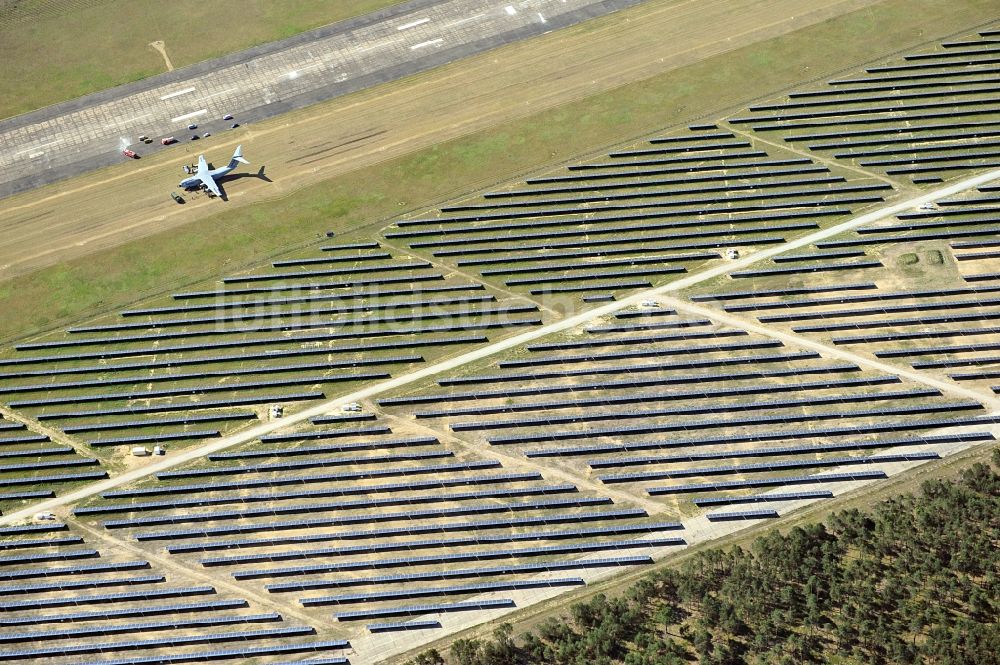 Luftbild Drewitz - Solarpark / Photovoltaikanlage auf dem Flugplatz Cottbus-Drewitz im Bundesland Brandenburg