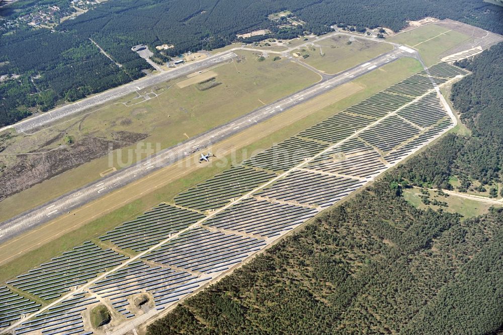 Luftaufnahme Drewitz - Solarpark / Photovoltaikanlage auf dem Flugplatz Cottbus-Drewitz im Bundesland Brandenburg