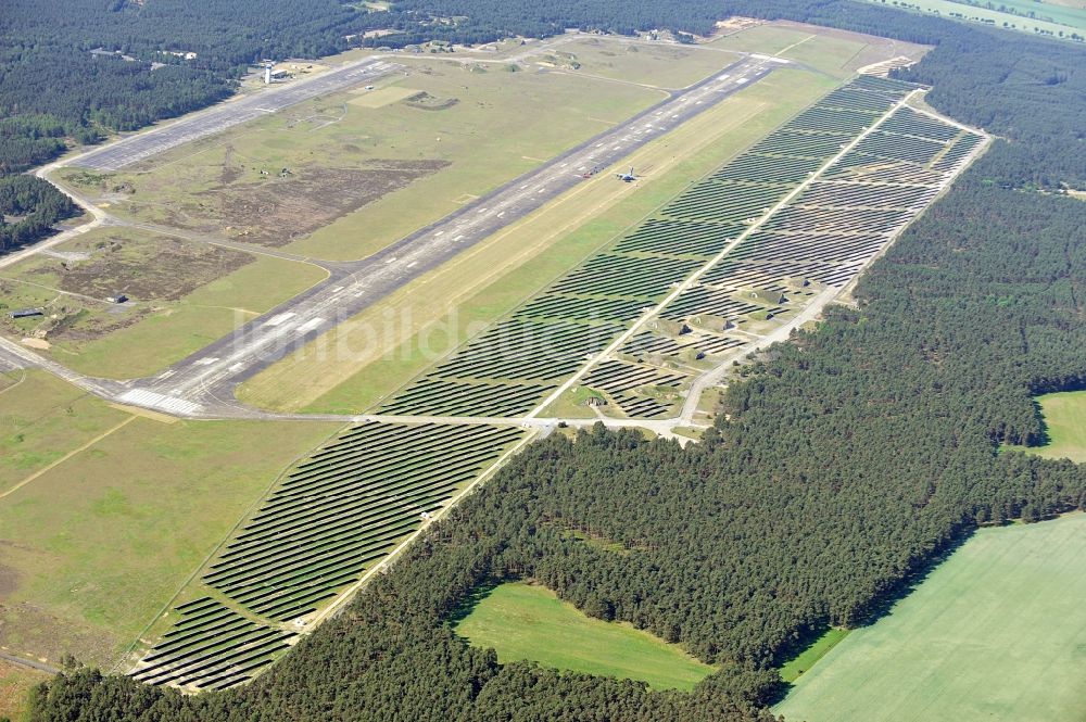 Luftaufnahme Drewitz - Solarpark / Photovoltaikanlage auf dem Flugplatz Cottbus-Drewitz im Bundesland Brandenburg