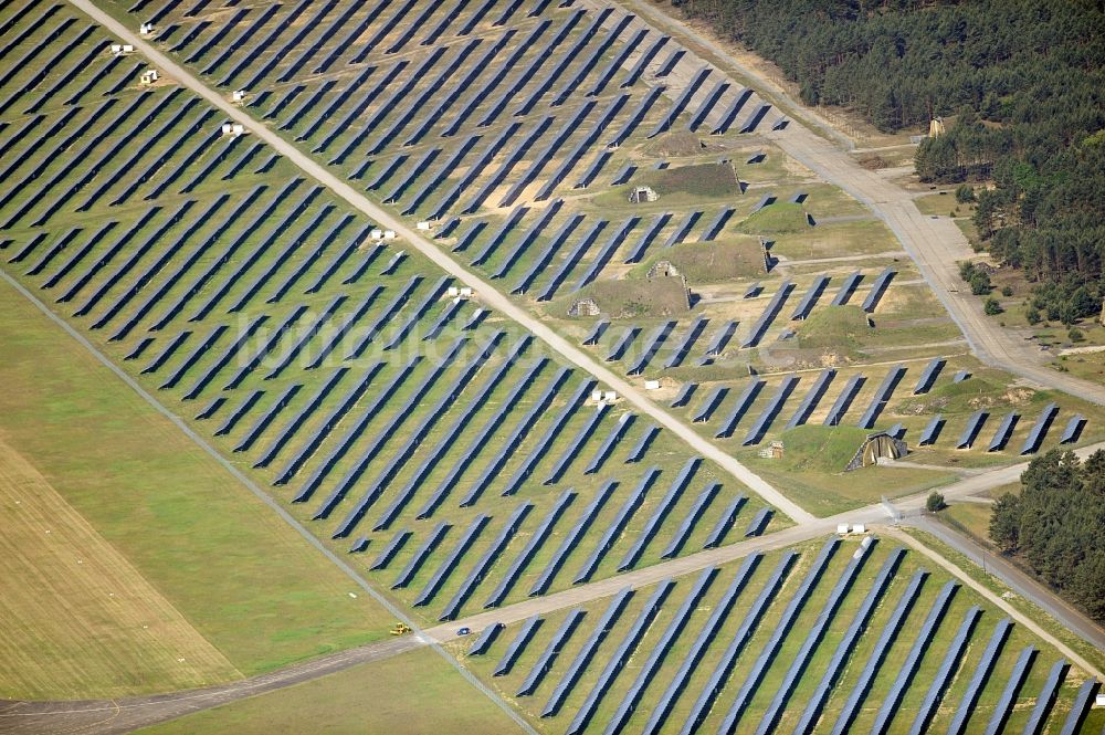 Luftaufnahme Drewitz - Solarpark / Photovoltaikanlage auf dem Flugplatz Cottbus-Drewitz im Bundesland Brandenburg