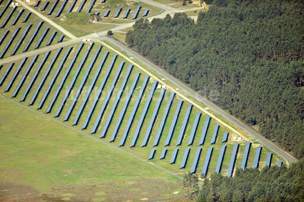 Drewitz von oben - Solarpark / Photovoltaikanlage auf dem Flugplatz Cottbus-Drewitz im Bundesland Brandenburg