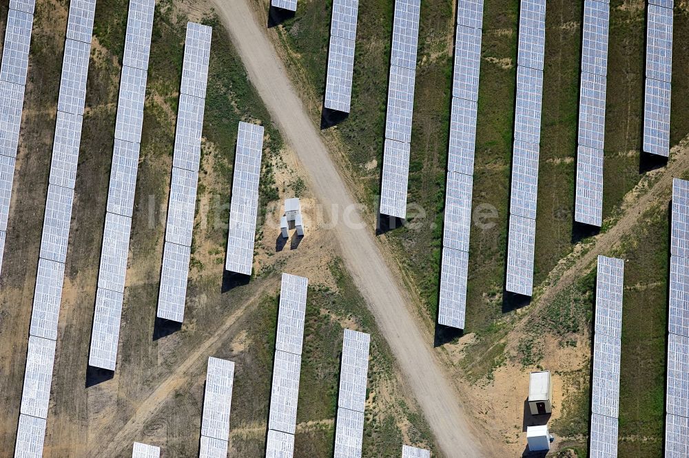 Luftbild Drewitz - Solarpark / Photovoltaikanlage auf dem Flugplatz Cottbus-Drewitz im Bundesland Brandenburg