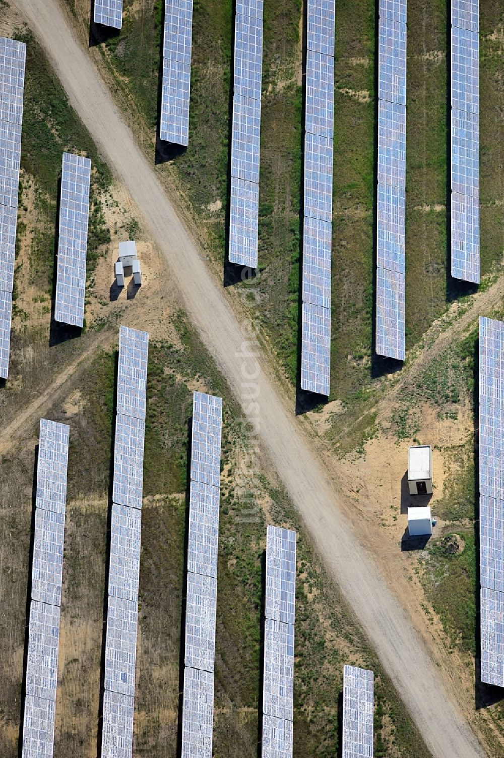 Luftaufnahme Drewitz - Solarpark / Photovoltaikanlage auf dem Flugplatz Cottbus-Drewitz im Bundesland Brandenburg