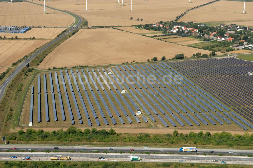 Rödgen aus der Vogelperspektive: Solarpark in Rödgen / Sachsen-Anhalt