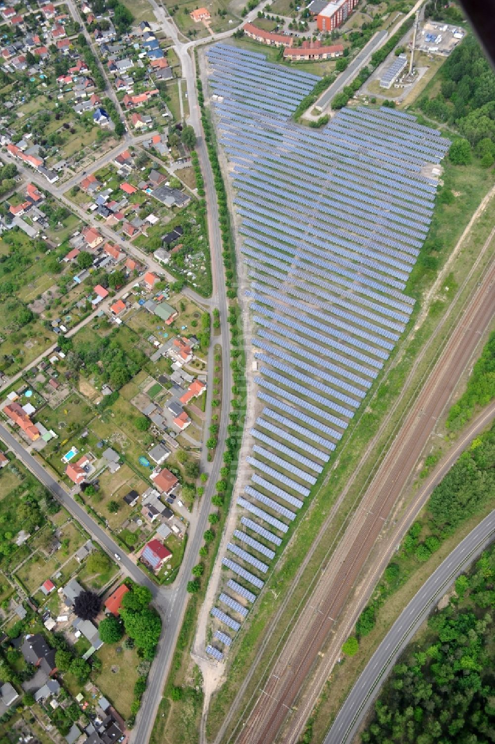 Wittenberge aus der Vogelperspektive: Solarpark / Solarkraftwerk an der Lüneburger Straße in Wittenberge