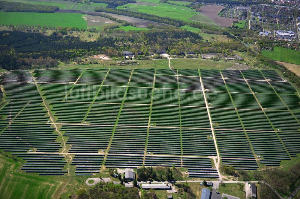 Luftbild Fürstenwalde - Solarpark / Solarkraftwerk / Photovoltaikanlage auf dem ehemaligen Flugplatz Fürstenwalde im Bundesland Brandenburg