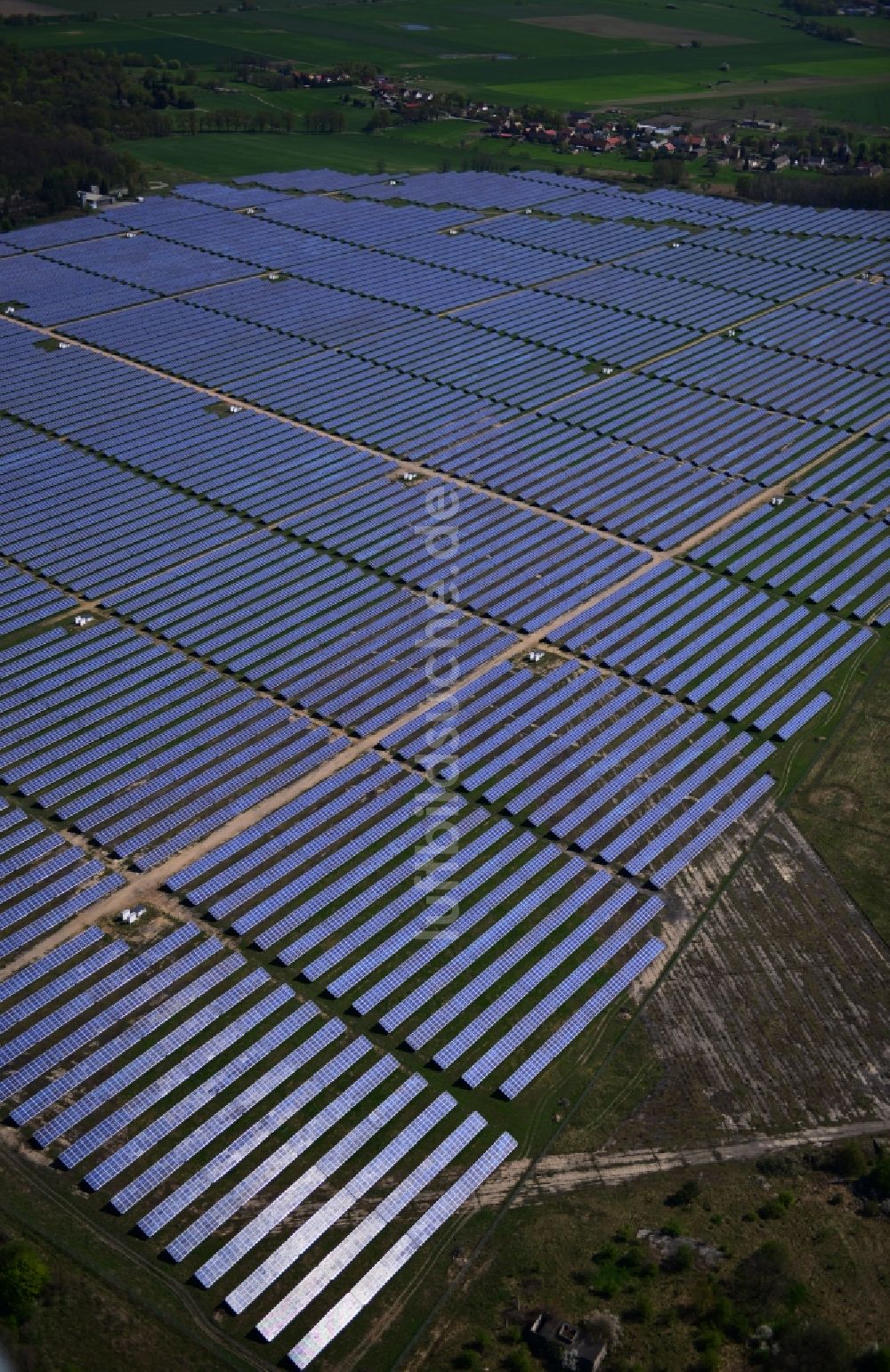 Luftbild Fürstenwalde - Solarpark / Solarkraftwerk / Photovoltaikanlage auf dem ehemaligen Flugplatz Fürstenwalde im Bundesland Brandenburg