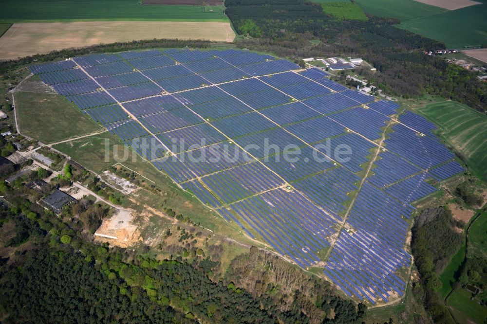 Luftbild Fürstenwalde - Solarpark / Solarkraftwerk / Photovoltaikanlage auf dem ehemaligen Flugplatz Fürstenwalde im Bundesland Brandenburg