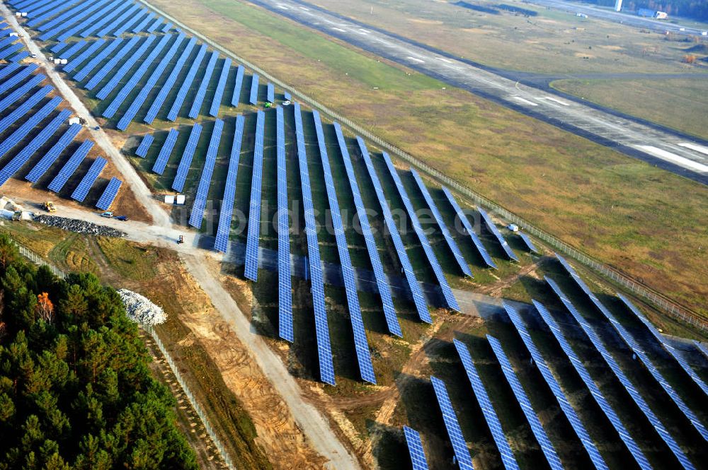 Drewitz von oben - Solarstrom-Kraftwerk Cottbus-Drewitz auf dem Flughafen Drewitz