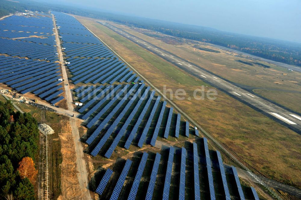 Drewitz aus der Vogelperspektive: Solarstrom-Kraftwerk Cottbus-Drewitz auf dem Flughafen Drewitz