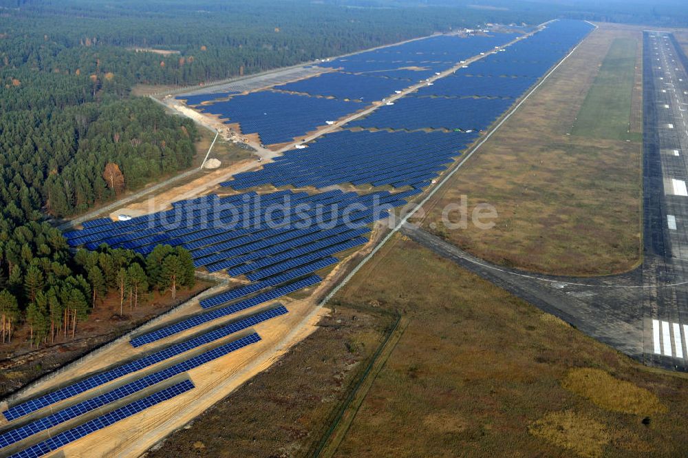 Drewitz von oben - Solarstrom-Kraftwerk Cottbus-Drewitz auf dem Flughafen Drewitz