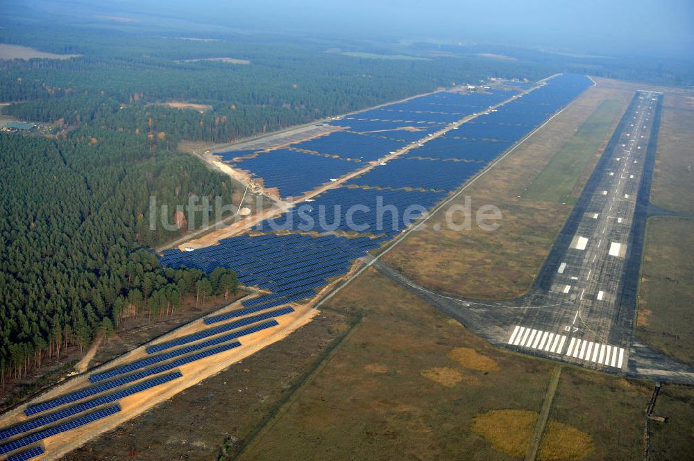 Drewitz aus der Vogelperspektive: Solarstrom-Kraftwerk Cottbus-Drewitz auf dem Flughafen Drewitz