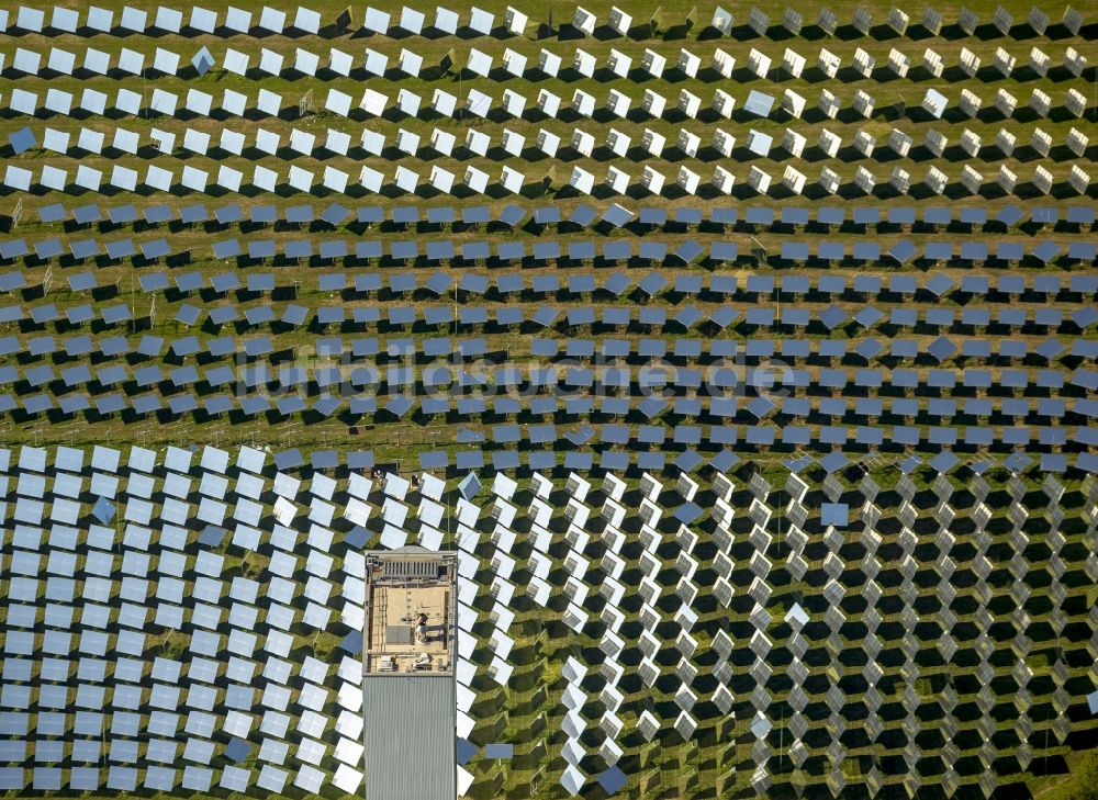 Jülich aus der Vogelperspektive: Solarthermisches Versuchskraftwerk mit Solarturm bei Jülich im Bundesland Nordrhein-Westfalen