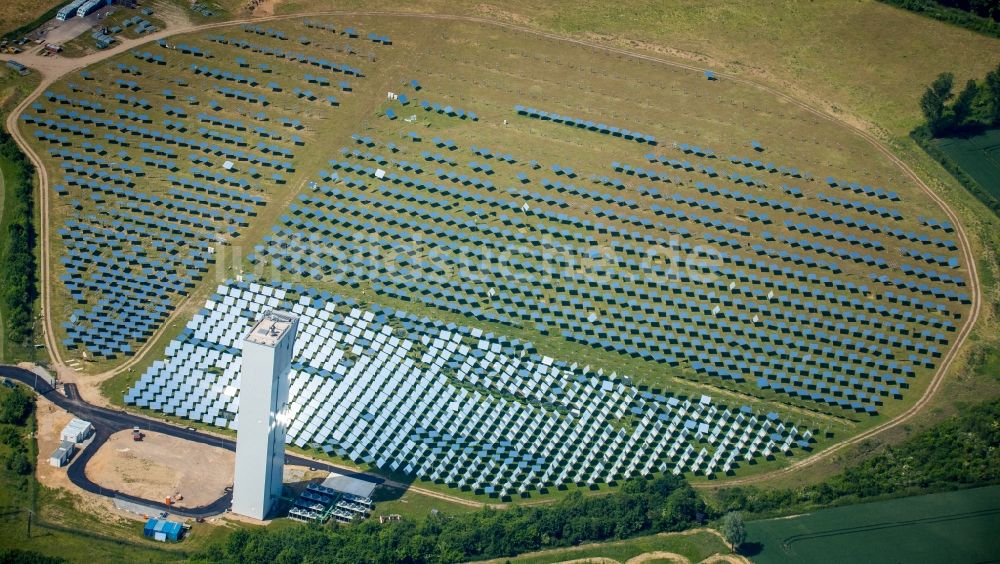 Luftaufnahme Jülich - Solarthermisches Versuchskraftwerk mit Solarturm bei Jülich im Bundesland Nordrhein-Westfalen