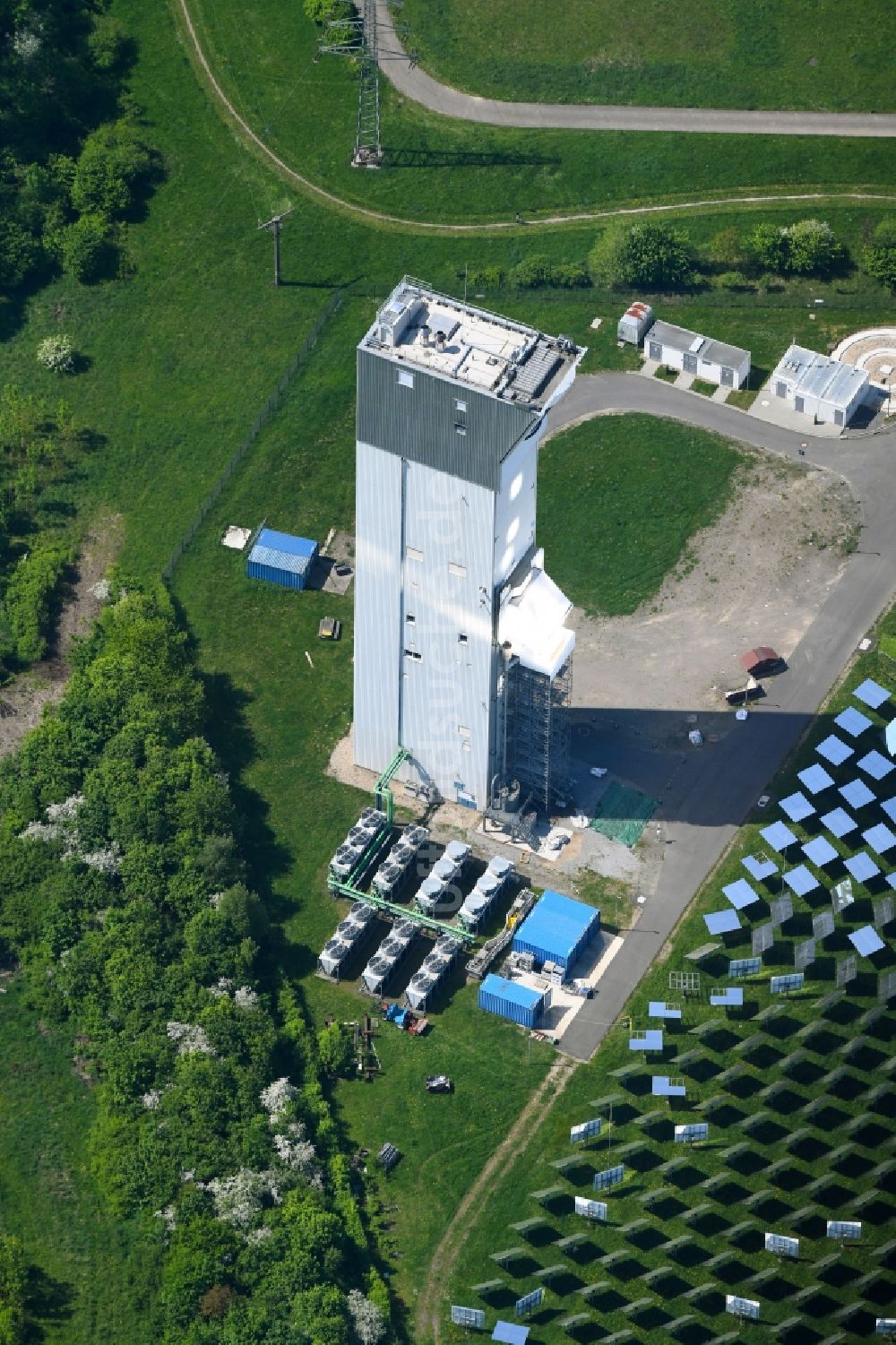 Jülich von oben - Solarturm in Jülich im Bundesland Nordrhein-Westfalen, Deutschland