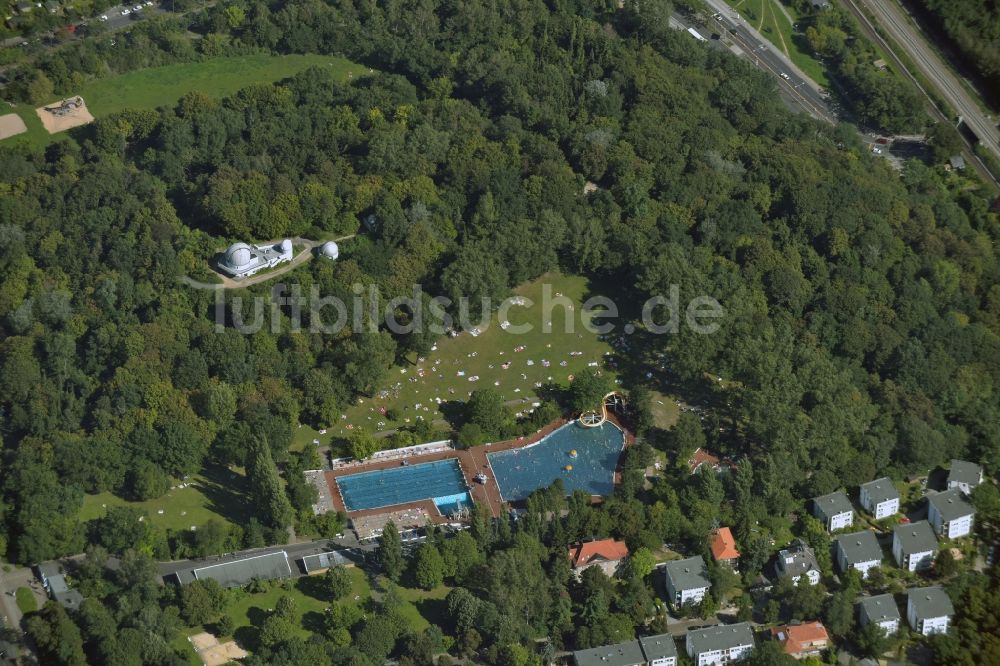 Berlin von oben - Sommerbad am Insulaner in Berlin