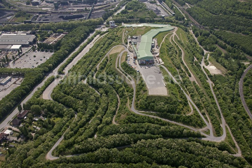 Bottrop aus der Vogelperspektive: Sommerrodelbahn auf der Halde an der Prosperstraße in Bottrop im Bundesland Nordrhein-Westfalen