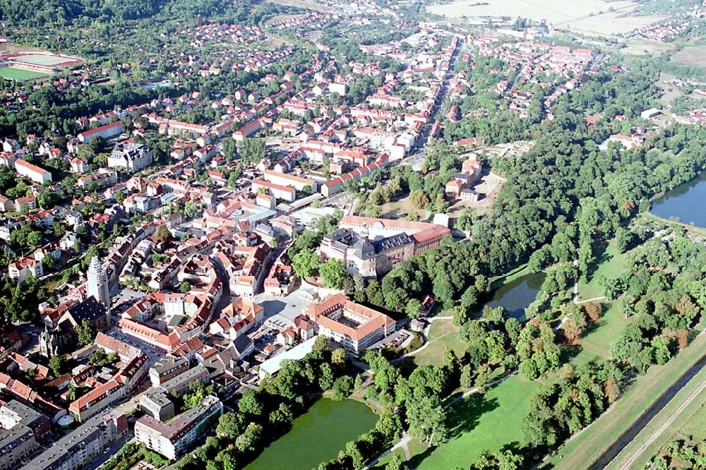 Sondershausen / Thüringen aus der Vogelperspektive: Sondershausen / Thüringen Stadtansicht von Sondershausen in Thüringen (westlich vom Kyffhäuser-Gebirge) mit dem Schloß Sondershausen an der Wipper Tourismusverband Kyffhäuser e