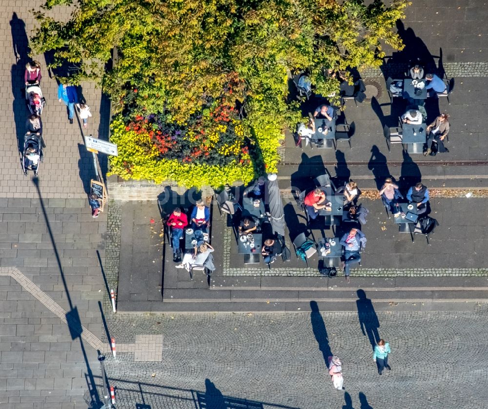 Siegen von oben - Sonnen- Terassen am Platzbereich Unteres Schloß im Innenstadt- Zentrum in Siegen im Bundesland Nordrhein-Westfalen