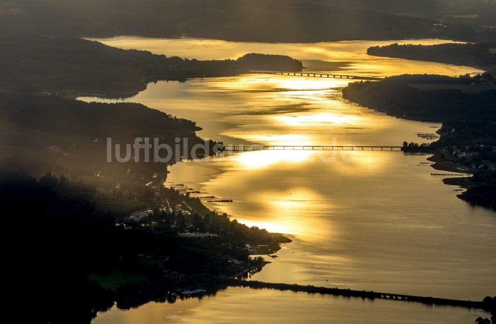 Luftbild Wamel - Sonnen- Untergang über der Landschaft des Möhnesee in Wamel im Bundesland Nordrhein-Westfalen, Deutschland