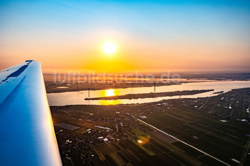 Luftbild Steinkirchen - Sonnenaufgang Elbinsel Lühesand in Steinkirchen im Bundesland Niedersachsen, Deutschland