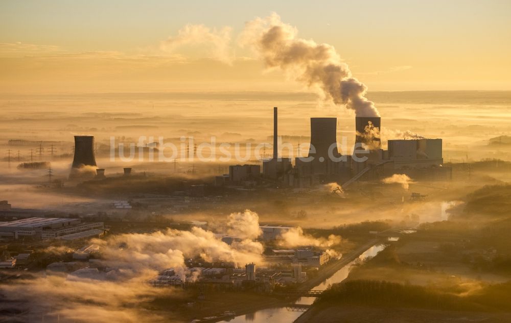 Luftaufnahme Hamm - Sonnenaufgang am Kohlekraftwerk der RWE im Ortsteil Schmehausen von Hamm in Nordrhein-Westfalen