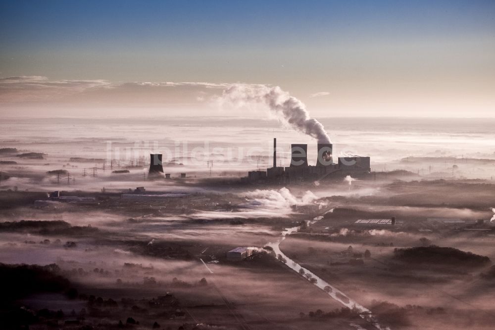 Luftbild Hamm - Sonnenaufgang am Kohlekraftwerk der RWE im Ortsteil Schmehausen von Hamm in Nordrhein-Westfalen