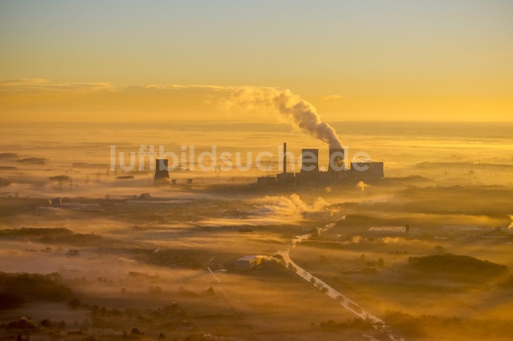 Luftaufnahme Hamm - Sonnenaufgang am Kohlekraftwerk der RWE im Ortsteil Schmehausen von Hamm in Nordrhein-Westfalen