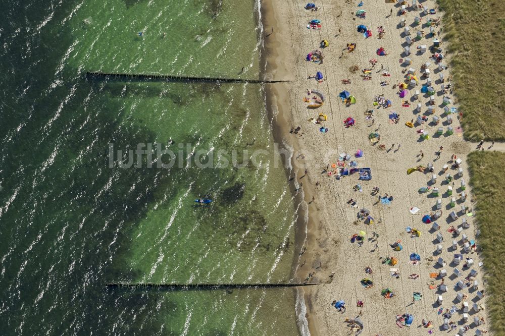 Luftaufnahme Kühlungsborn - Sonnenbad, Baden und Erholung am Ostsee - Strand in Kühlungsborn im Bundesland Mecklenburg-Vorpommern