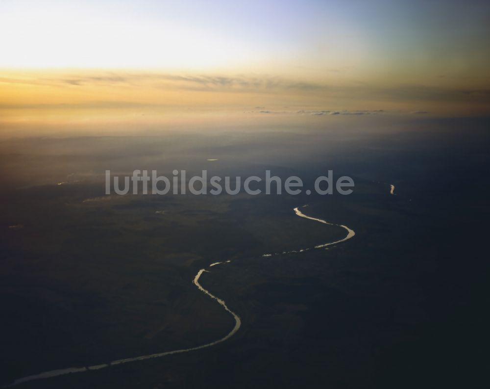 Luftaufnahme Würzburg - Sonnenuntergang über dem Main bei Würzburg im Bundesland Bayern