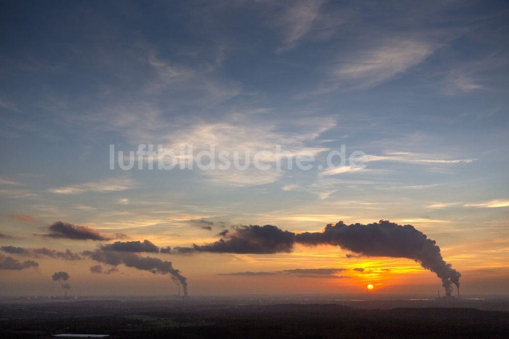 Luftbild Hünxe - Sonnenuntergang über Voerde und Dinslaken bei Hünxe im Ruhrgebiet in Nordrhein-Westfalen