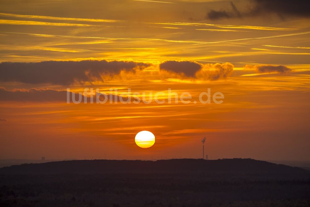 Luftbild Hünxe - Sonnenuntergang über Voerde und Dinslaken von Hünxe aus gesehen im Ruhrgebiet in Nordrhein-Westfalen